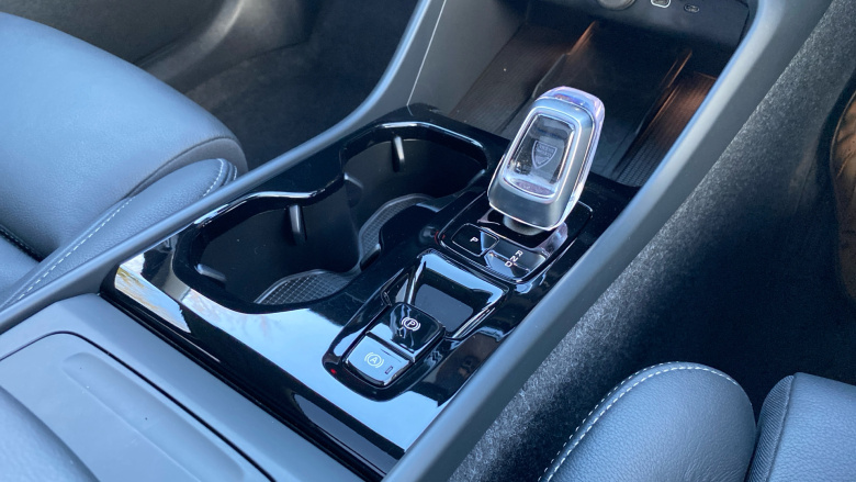 Volvo XC40 2.0 B4P Ultra Dark 5dr Auto Petrol Estate